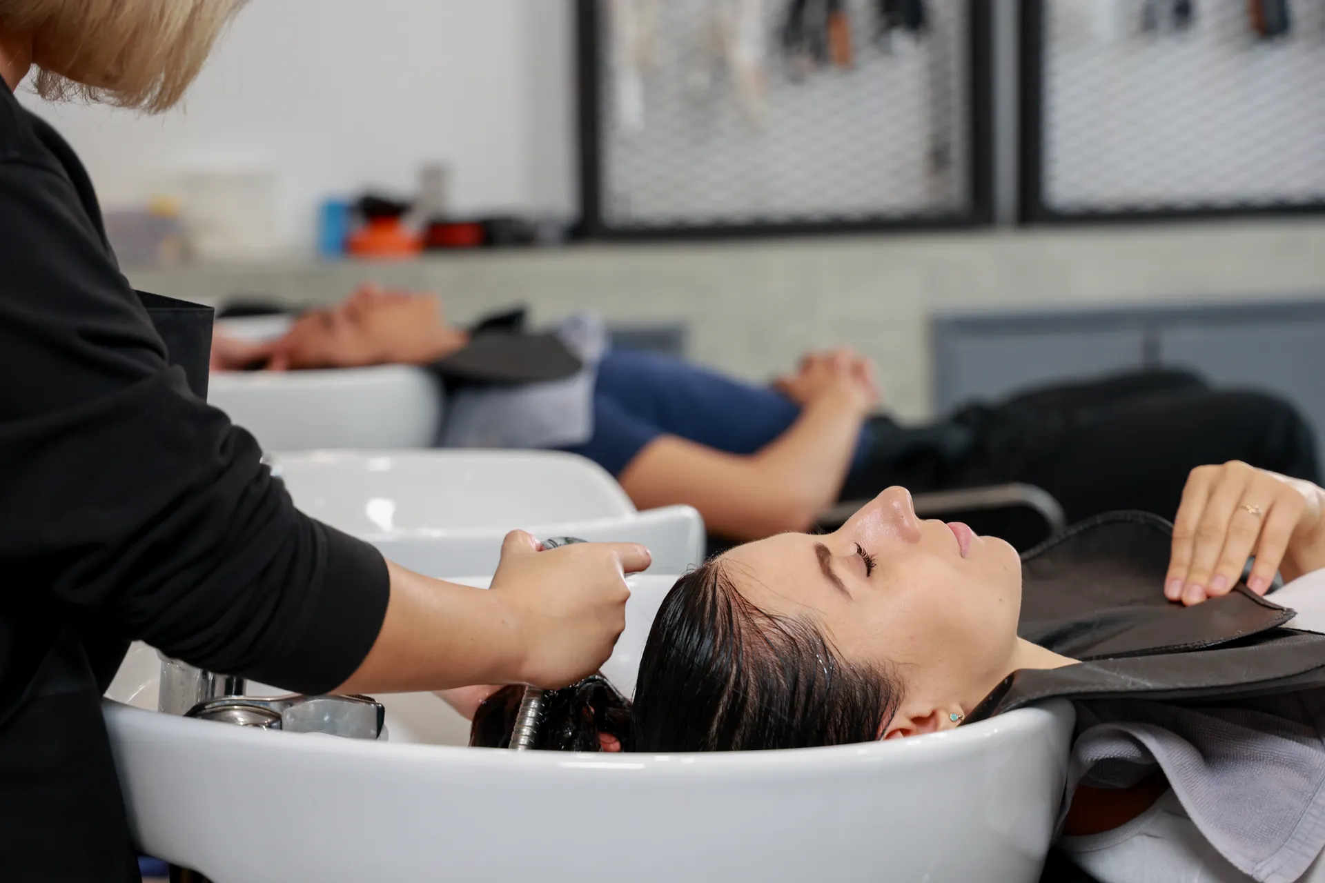 hairdresser-shampooing-hair-of-female-customer-2023-11-27-05-16-34-utc (1)